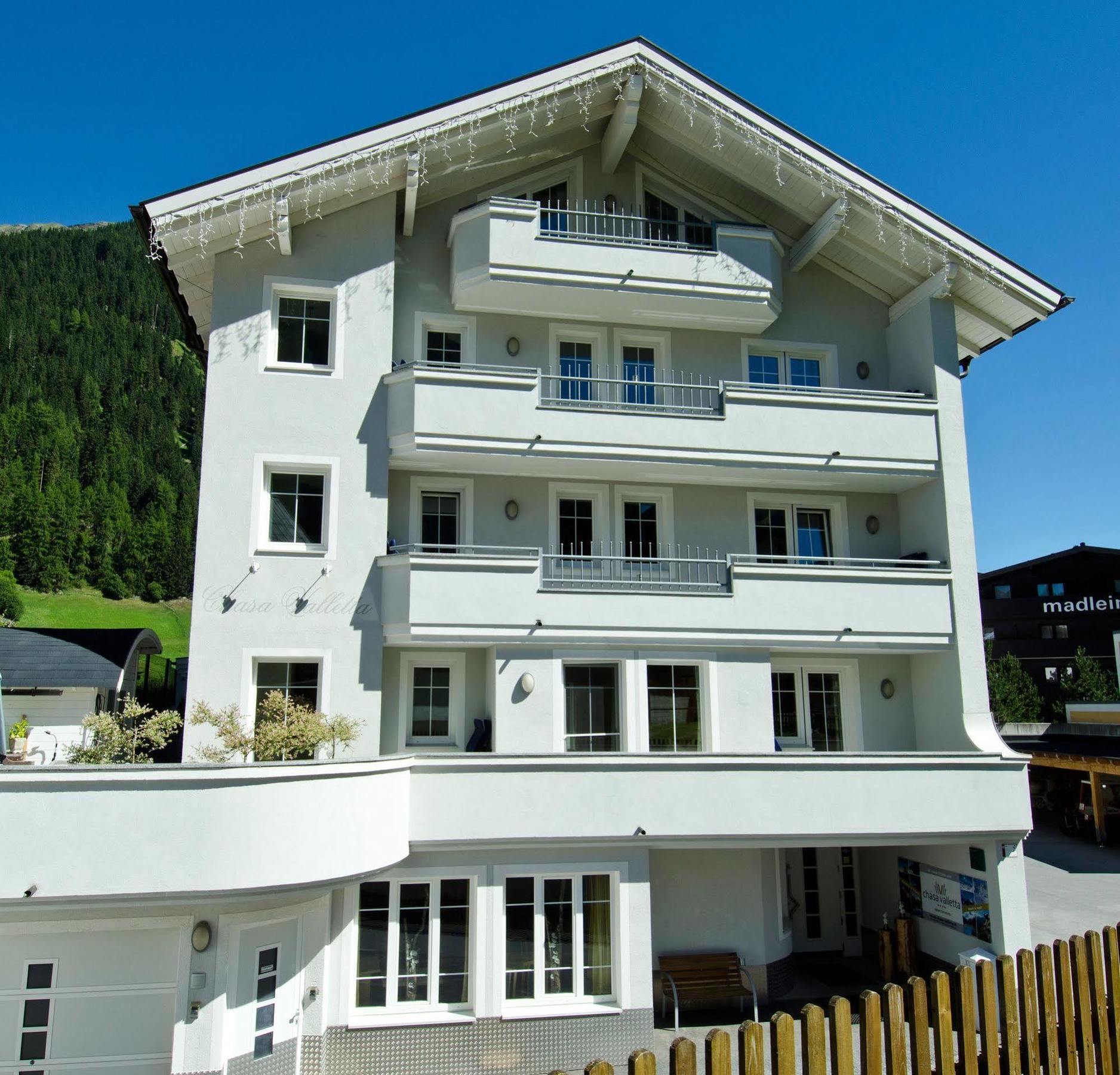 Petit Madlein Bed & Breakfast Ischgl Exterior photo